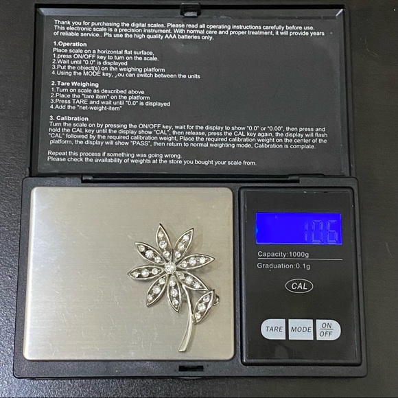 Vintage LISNER Silver-tone Rhinestones Flower Brooch - Picture 8 of 12